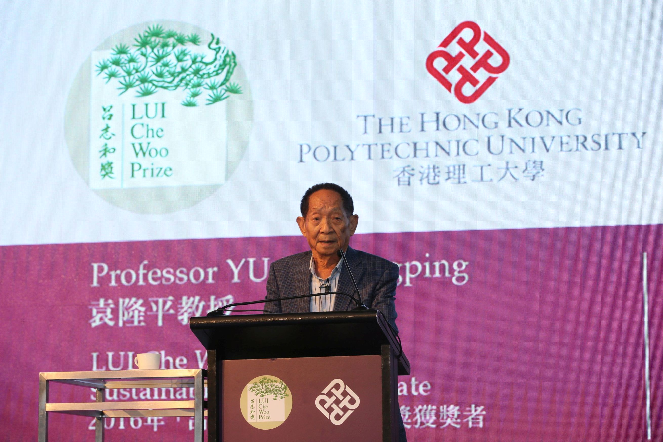 Professor Yuan delivers the public lecture titled “Development of  hybrid rice for food security in the world”.